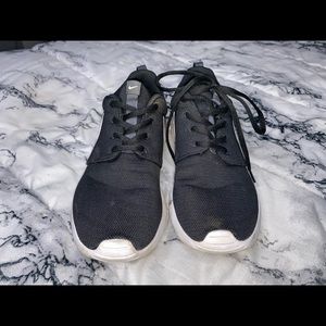 Women’s Nike shoes